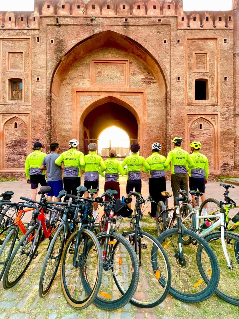 Cycling group in custom cycling jerseys made in Kerala by Venivo